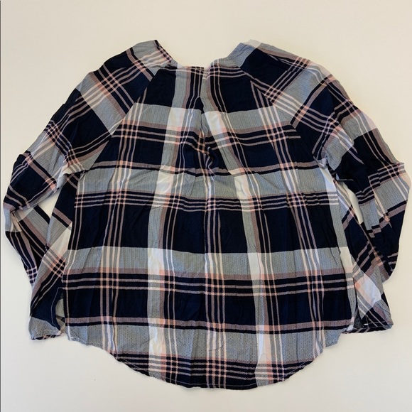 Plaid blouse with a criss cross front - Picture 2 of 3